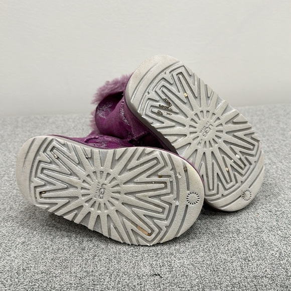 Uggs Boots toddler size 7 - Picture 6 of 7